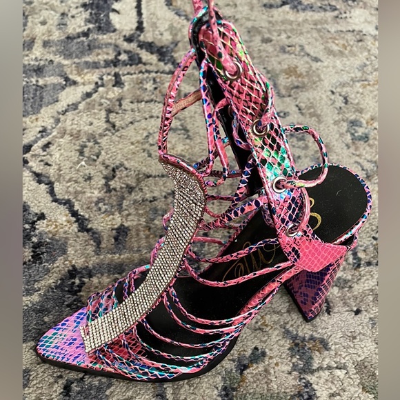 MISS LOLA SNAKE PRINT IRIDESCENT PUMP - Picture 5 of 9